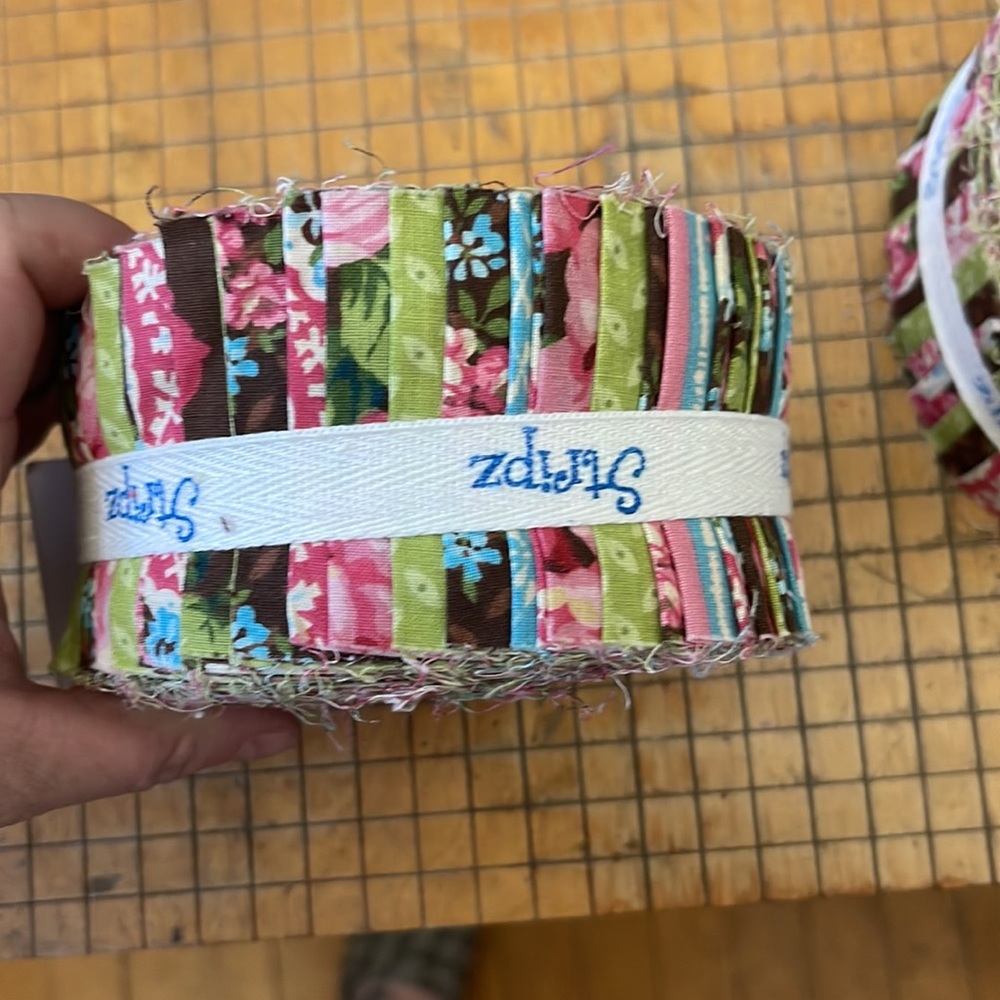 Quick Cuts Stripz Floral Jelly Roll Fabric Strips - Picture 3 of 5
